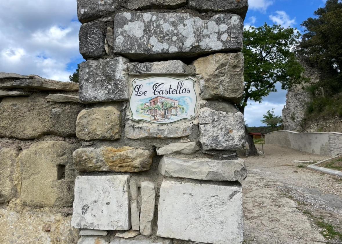 Le Castellas - Gite En Pleine Nature Montmirat Esterno foto